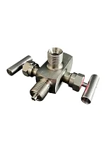 БКН2-84-12Х18Н10Т Блок клапанный 2-х вент. R1/2"(Н)/М20х1,5(В - накид.гайка)/М20х1,5(Н) УТ000018242